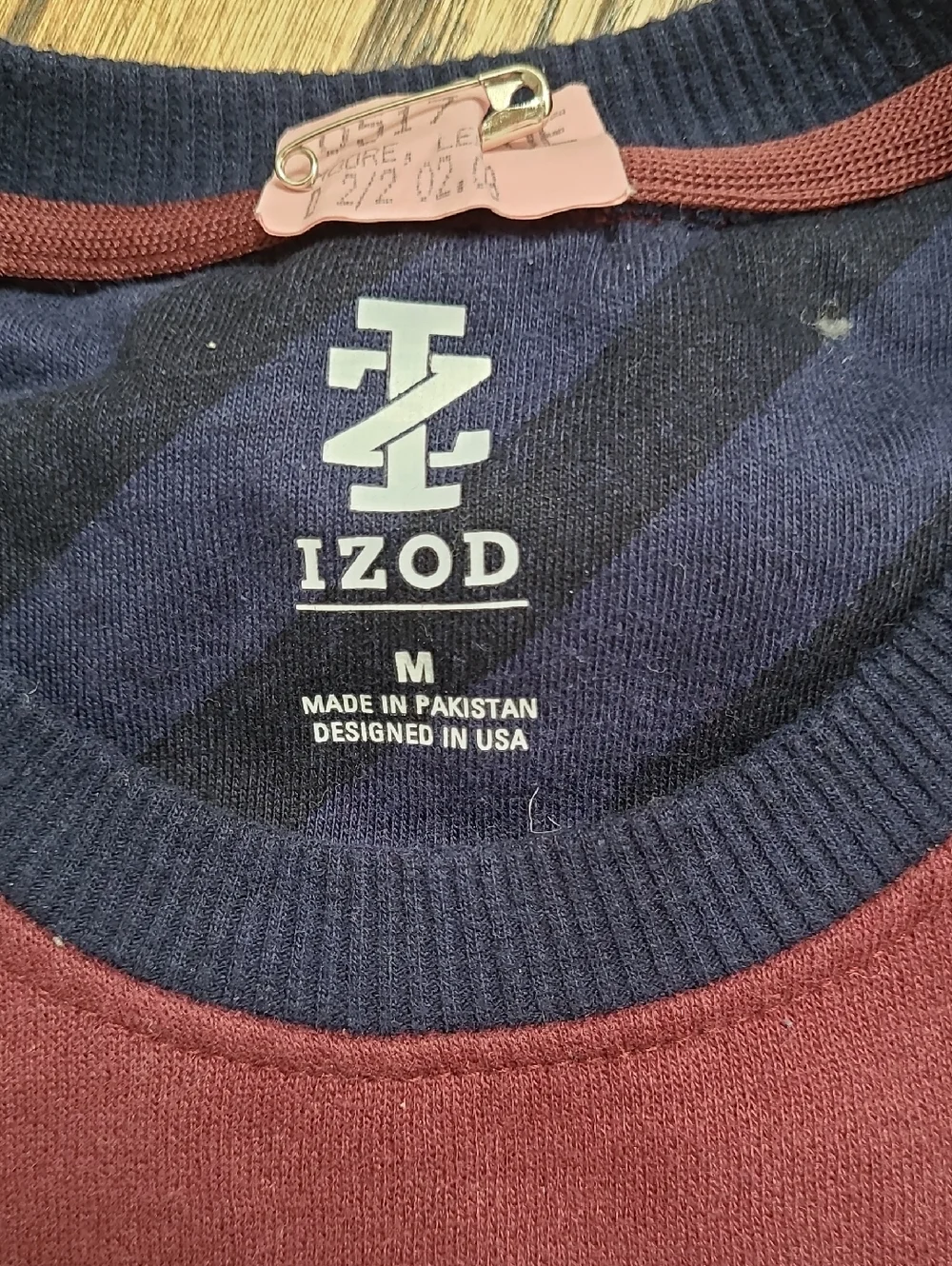 Men's Colorblock Crewneck Izod Sweatshirt Size M - Picture 2 of 6